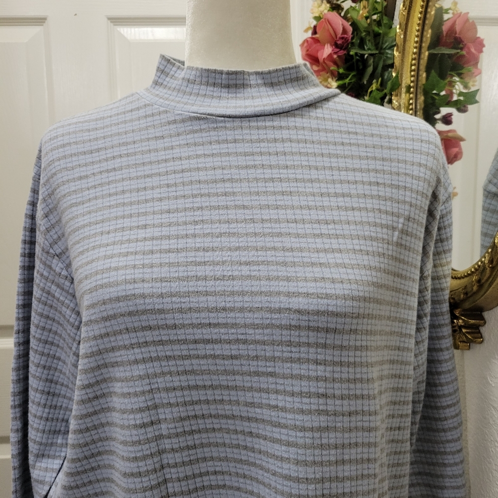 Turtle 🐢 neck Sweater - Picture 7 of 9
